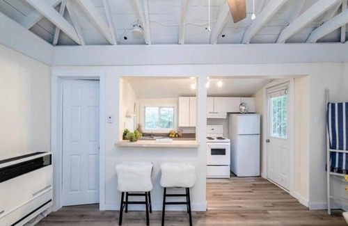 Balm Beach Cottage | cozy balm beach cottage rental