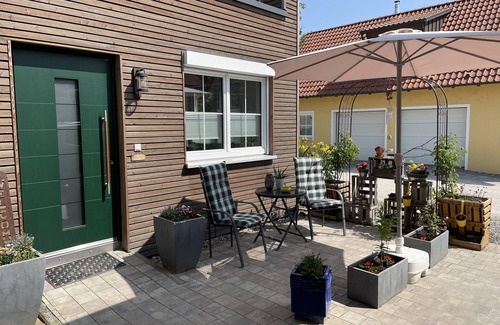 Segnitz Apartment | Cozy barrier-free FEWO in new building directly between vineyards and the Main river