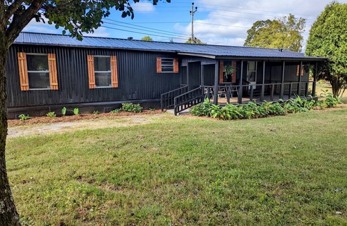 Sequatchie House | Cozy basecamp minutes from waterfalls, hiking and climbing