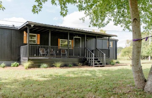 Sequatchie House | Cozy basecamp minutes from waterfalls, hiking and climbing