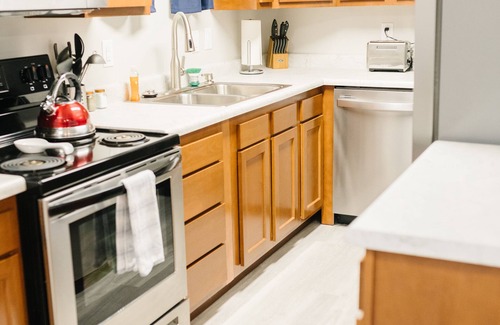 Taylorsville House | COZY BASEMENT APARTMENT - PRIVATE ENTRANCE - NEAR PARK