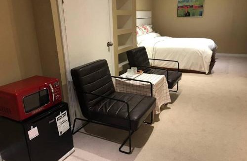 Newmarket Apartment | Cozy basement apartment in Newmarket