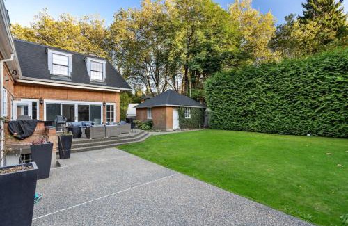 Shaughnessy Apartment | Cozy Basement Apartment with Skylights