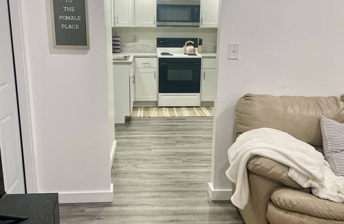 Woodland Estates Apartment | Cozy Basement Apartment