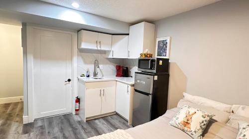 Canyon Meadows Bed & Breakfast | Cozy basement modern suite-溫馨小屋 parking kt
