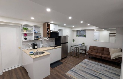 Cote-Des-Neiges—Notre-Dame-De-Grace Apartment | Cozy basement studio in Cote-des-Neiges