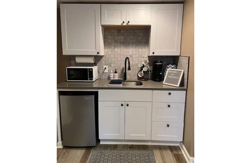 Inglewood Apartment | Cozy Basement Studio Suite in Nashville's Quiet Inglewood