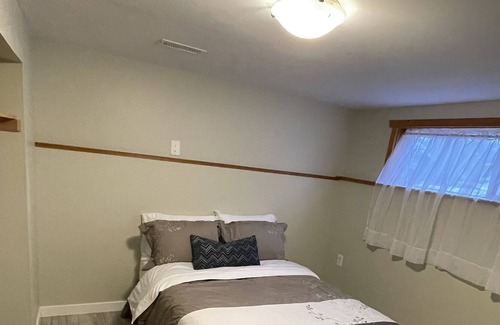 Cumberland Bed & Breakfast | Cozy basement suite- Cumberland, close to bike trails