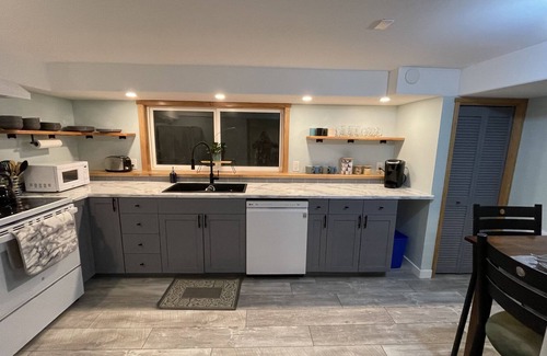 Cumberland Bed & Breakfast | Cozy basement suite- Cumberland, close to bike trails
