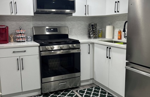 Southeast Edmonton Hotel | Cozy basement suite in Elerslie .