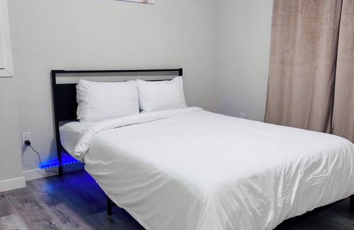 Southeast Edmonton Hotel | Cozy basement suite in Elerslie .