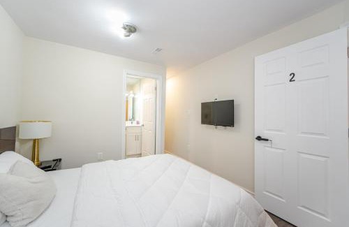 Oakville House | Cozy basement suites Oakville