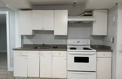 Surrey Apartment | Cozy basement sweet