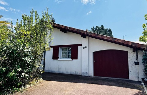 Espelette House | Cozy Basque Home: 4 Rooms, Fireplace, Terrace, 5 Adults + 2 Kids, Pets Welcome, Internet