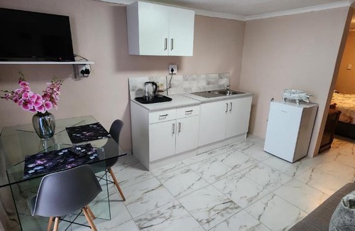 Eikenbosch Apartment | Cozy Batchelor Labiance