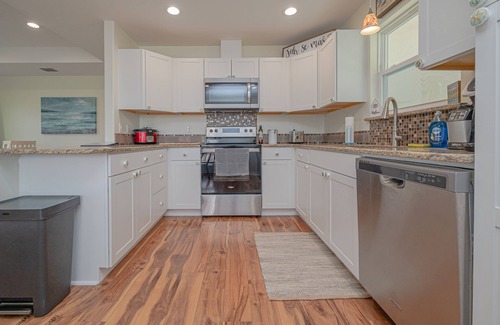 Rockport House | Cozy Bay House with Screened Front Porch/Covered Parking/Walking Distance to Bay