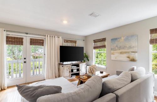 Freeport House | Cozy Bay Retreat - 2BR & Rooftop Views