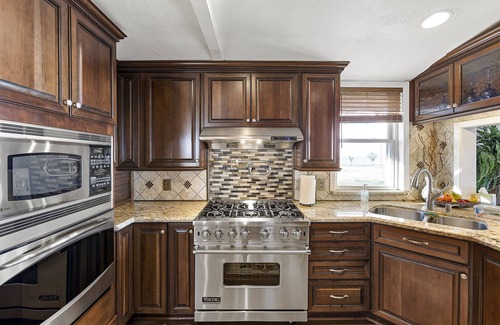 Bacliff House | Cozy Bayfront Home with Private Pool & Pier