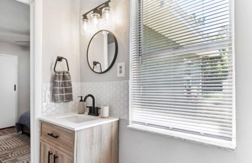 Ballast Point House | Cozy Bayshore - A Perfectly Located Paradise