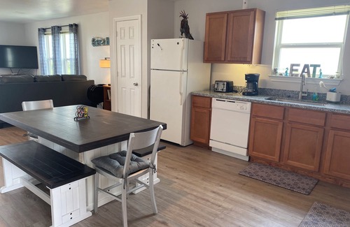 Gilchrist House | Cozy Bayside Escape-Family and Pet Friendly!