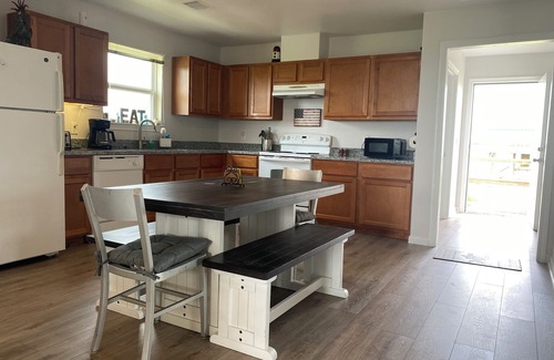 Gilchrist House | Cozy Bayside Escape-Family and Pet Friendly!
