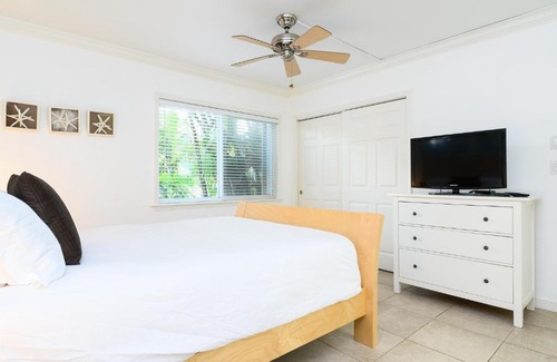 Hendricks and Venice Isles Apartment | Cozy Beach Apt, Las Olas Blvd.