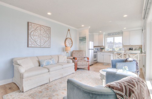 Roads End House | Cozy Beach Beauty is Steps from Roads End State Park!