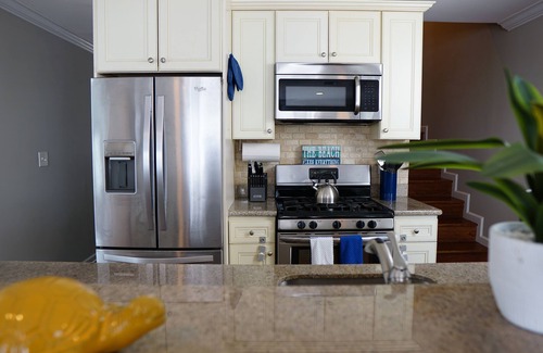 Sea Bright House | Cozy Beach Block Home ~ Private yard with BBQ grill & Lounging Rooftop deck