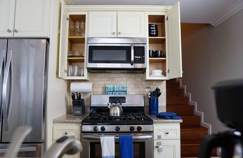 Sea Bright House | Cozy Beach Block Home ~ Private yard with BBQ grill & Lounging Rooftop deck