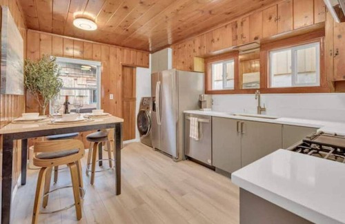 Central Mission Beach House | Cozy Beach Cabin, Steps from Beach/Bay!