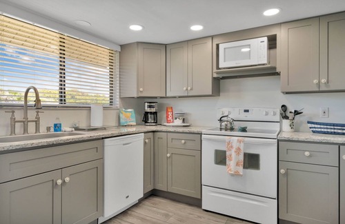 New Smyrna Beach Condo | Cozy beach condo & just steps to the Atlantic Ocean