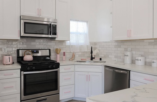 Village of La Jolla Apartment | Cozy Beach Cottage-2 Blocks from the Beach!