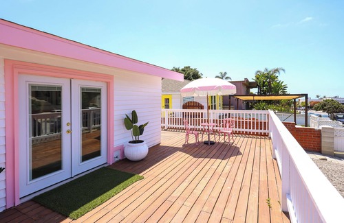Village of La Jolla Apartment | Cozy Beach Cottage-2 Blocks from the Beach!