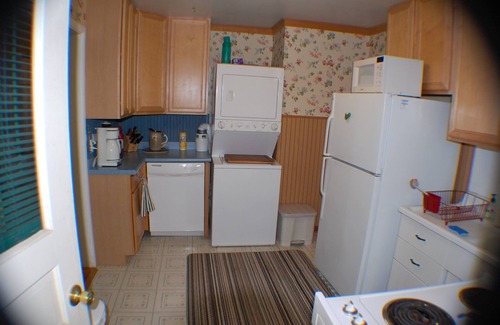 Union Pier Cottage | Cozy Beach Cottage BIG YARD 1 Blk to Private Beach. 3 NIGHT MINIMUM Stay for 2BR