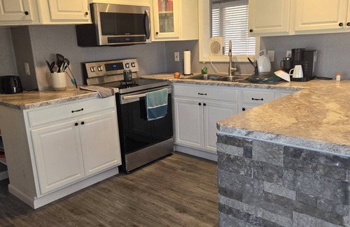 Iona House | Cozy beach cottage.just a few miles from Ft Myers, Sanibel and Bunche beaches