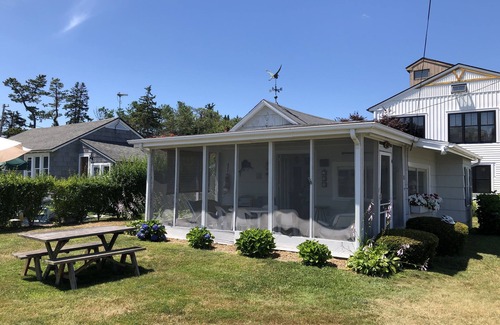 Westbrook Center Cottage | Cozy beach cottage. Less than a 2minute walk to the beach.