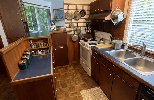 Olympia Cottage | Cozy Beach Cottage on Budd Bay — Pet Friendly!
