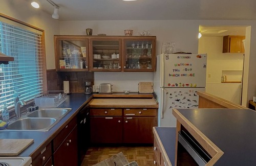 Olympia Cottage | Cozy Beach Cottage on Budd Bay — Pet Friendly!