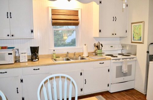 Salvo Cottage | Cozy Beach Cottage! Pet Friendly! Booking now for 2024 and 2025!