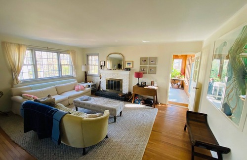 East Marion Cottage | Cozy Beach Cottage with private shared beach
