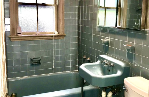 Waveland House | Cozy Beach Cottage..