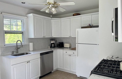 North Sea Cottage | COZY BEACH COTTAGE on Towd Point w/pool and only 5 mins from the beach!