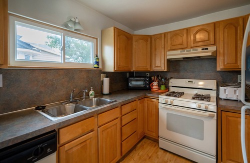 Bluffton Cottage | Cozy Beach Cottage w/Amazing Lake Views, Beach