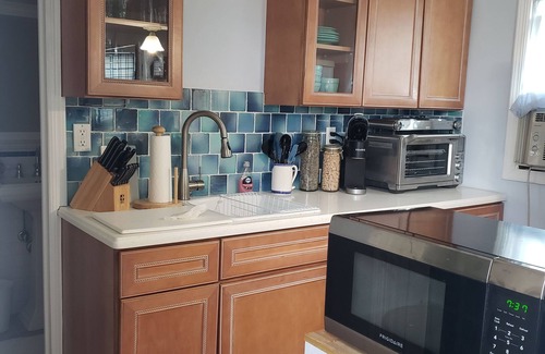 Long Beach Apartment | Cozy Beach Getaway - 1000' from Ocean/Boardwalk; 6 blocks from LIRR