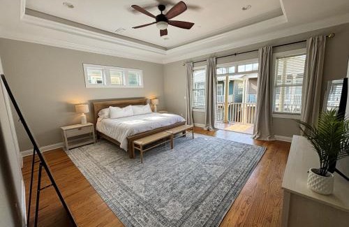 Crescent Beach House | Cozy Beach House (4 min walk) w/Pool + Fast WiFi