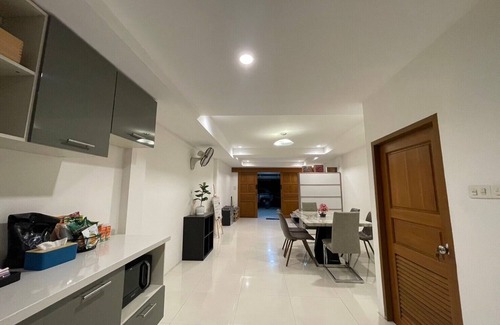 Pratumnak Hill House | Cozy&Beach House-2BRs, Beach, Walking St, Pier