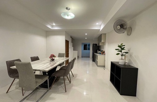 Pratumnak Hill House | Cozy&Beach House-2BRs, Beach, Walking St, Pier