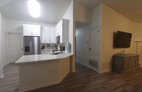 Seaspray House | Cozy Beach House!Best location.Community pool and beach access.near shopping