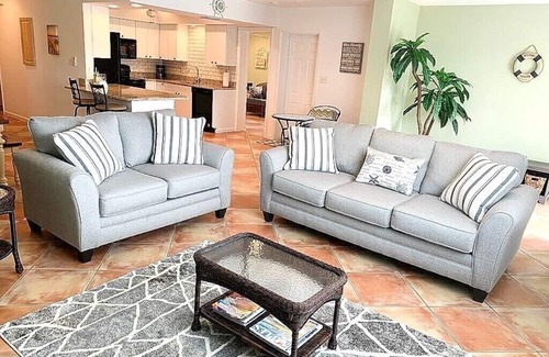 Naples Park House | “COZY BEACH HOUSE” CLOSE TO BEACH, RESTAURANTS & SHOPPING