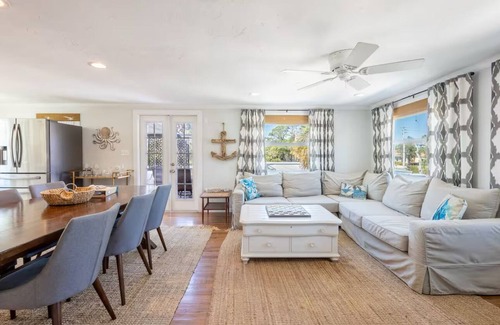 South Venice Condo | Cozy beach house! Just steps away from the world-class Manasota beach